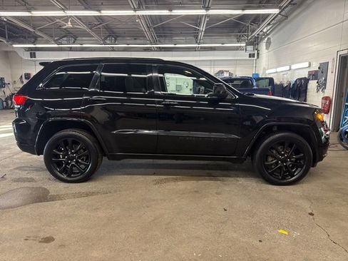 Used 2022 Jeep Grand Cherokee Laredo X image 7