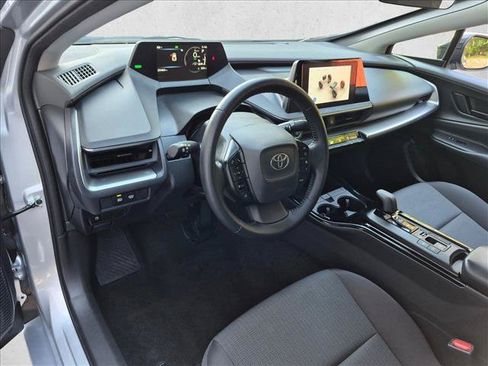 Certified 2025 Toyota Prius LE FWD image 10