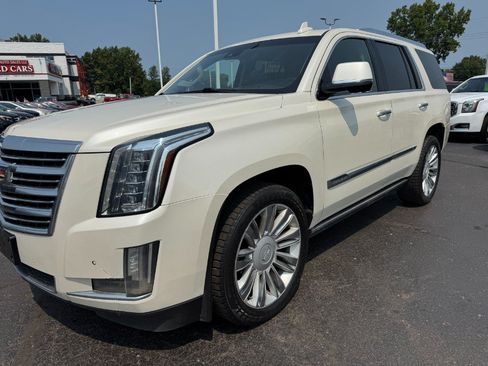 Used 2015 Cadillac Escalade Premium AWD/4WD image 9