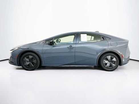 Used 2024 Toyota Prius LE image 4