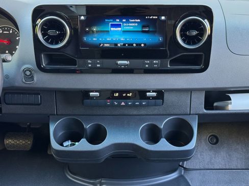 Used 2023 Mercedes-Benz Sprinter 2500 image 22