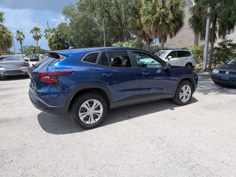 Used 2024 Chevrolet Trax LS w/ Driver Confidence Package FWD image 4