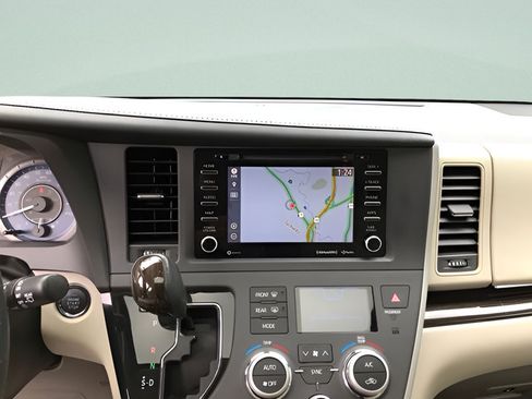 Certified 2020 Toyota Sienna XLE w/ XLE Navigation Package AWD/4WD image 18