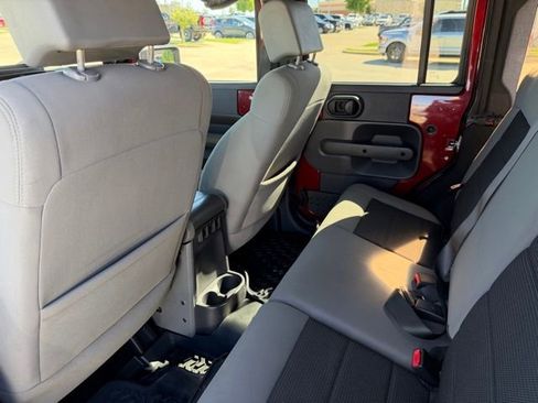 Used 2010 Jeep Wrangler Unlimited Sport image 19