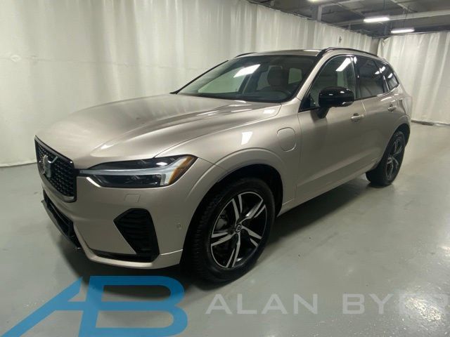 Used 2025 Volvo XC60 T8 Ultra w/ Climate Package AWD/4WD image 1