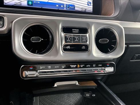 Used 2025 Mercedes-Benz G 550 image 32