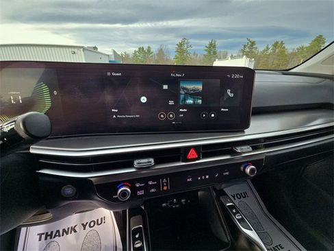 Used 2024 Kia Sorento S image 11