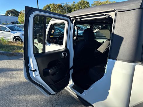 Used 2021 Jeep Gladiator Mojave w/ Trailer Tow Package image 29