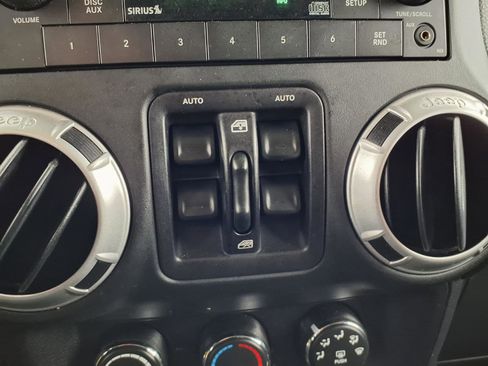 Used 2016 Jeep Wrangler Unlimited Sahara w/ Connectivity Group AWD/4WD image 6