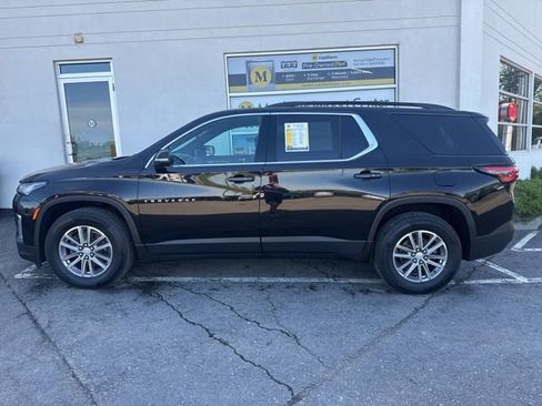 Used 2023 Chevrolet Traverse LT AWD/4WD image 2