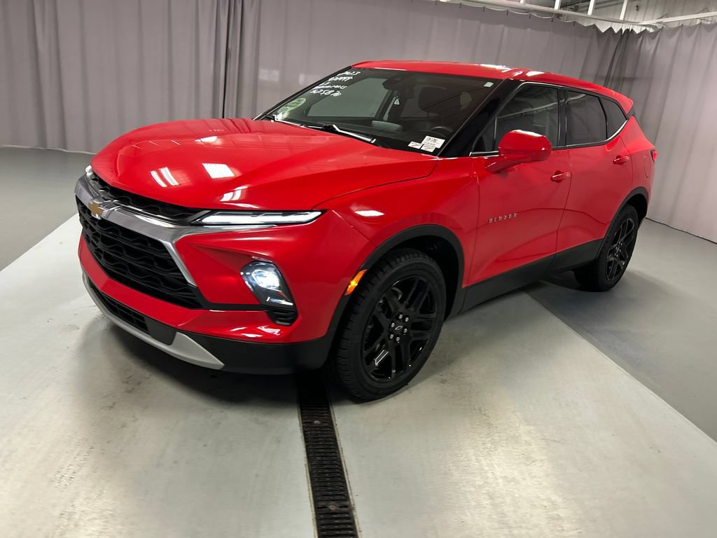 Used 2023 Chevrolet Blazer LT FWD image 3