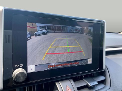 Used 2025 Toyota RAV4 XLE FWD image 50