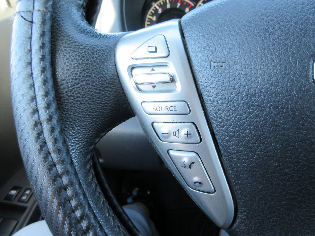Used 2015 Nissan Versa Note SV FWD image 23