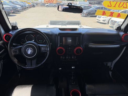Used 2012 Jeep Wrangler Unlimited Sahara w/ Connectivity Group AWD/4WD image 12