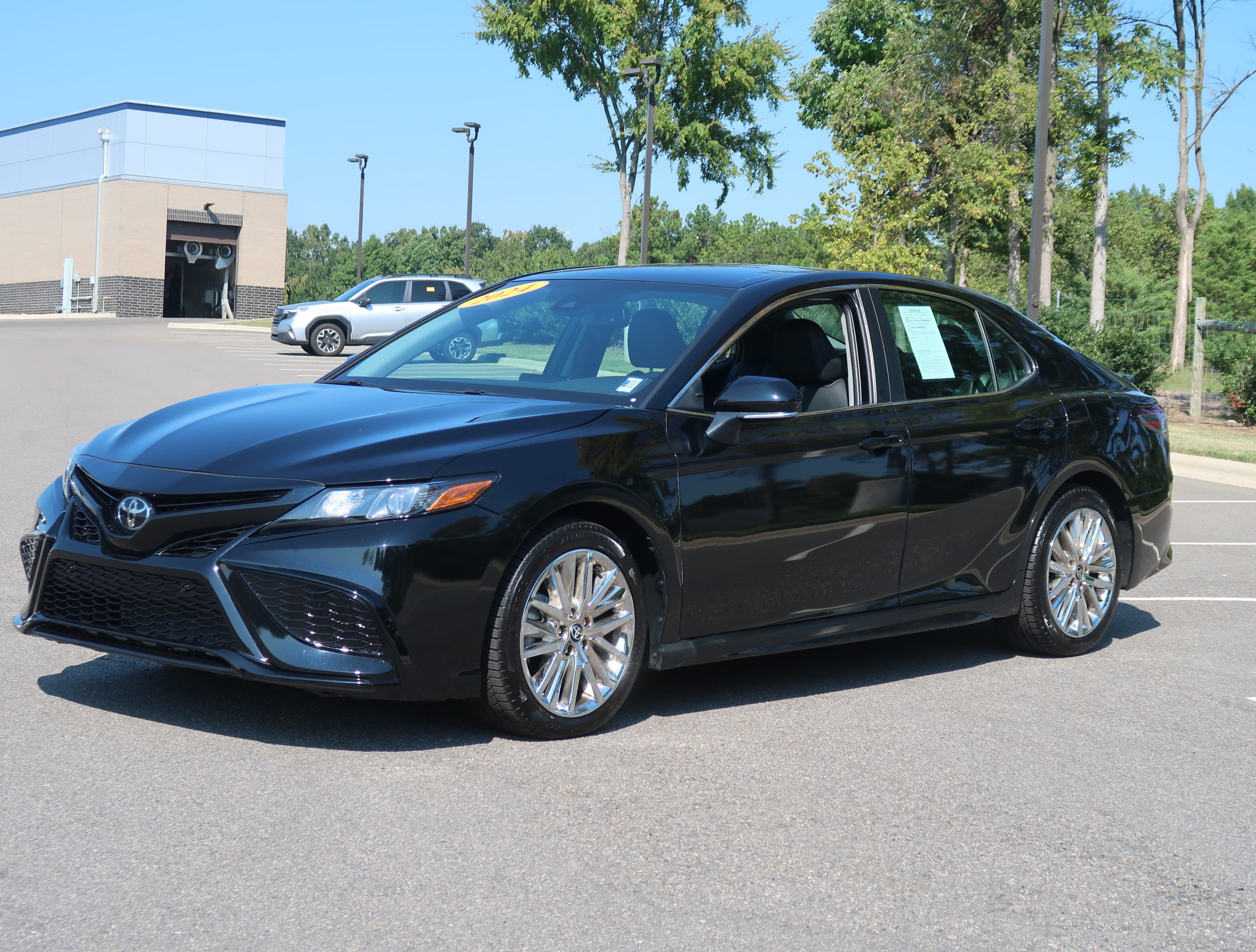Used 2024 Toyota Camry SE w/ Convenience Package FWD image 3