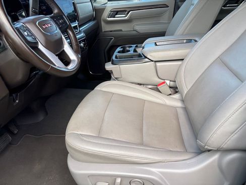 Used 2025 GMC Sierra 1500 SLT image 9