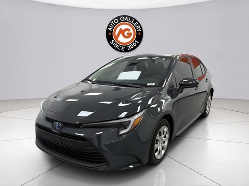 Used 2025 Toyota Corolla LE FWD image 7