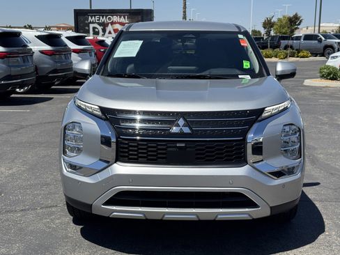 Used 2024 Mitsubishi Outlander SE Black Edition FWD image 2