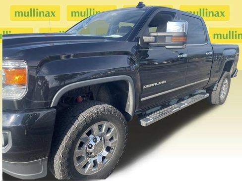 Used 2018 GMC Sierra 2500 Denali w/ Duramax Plus Package AWD/4WD image 5