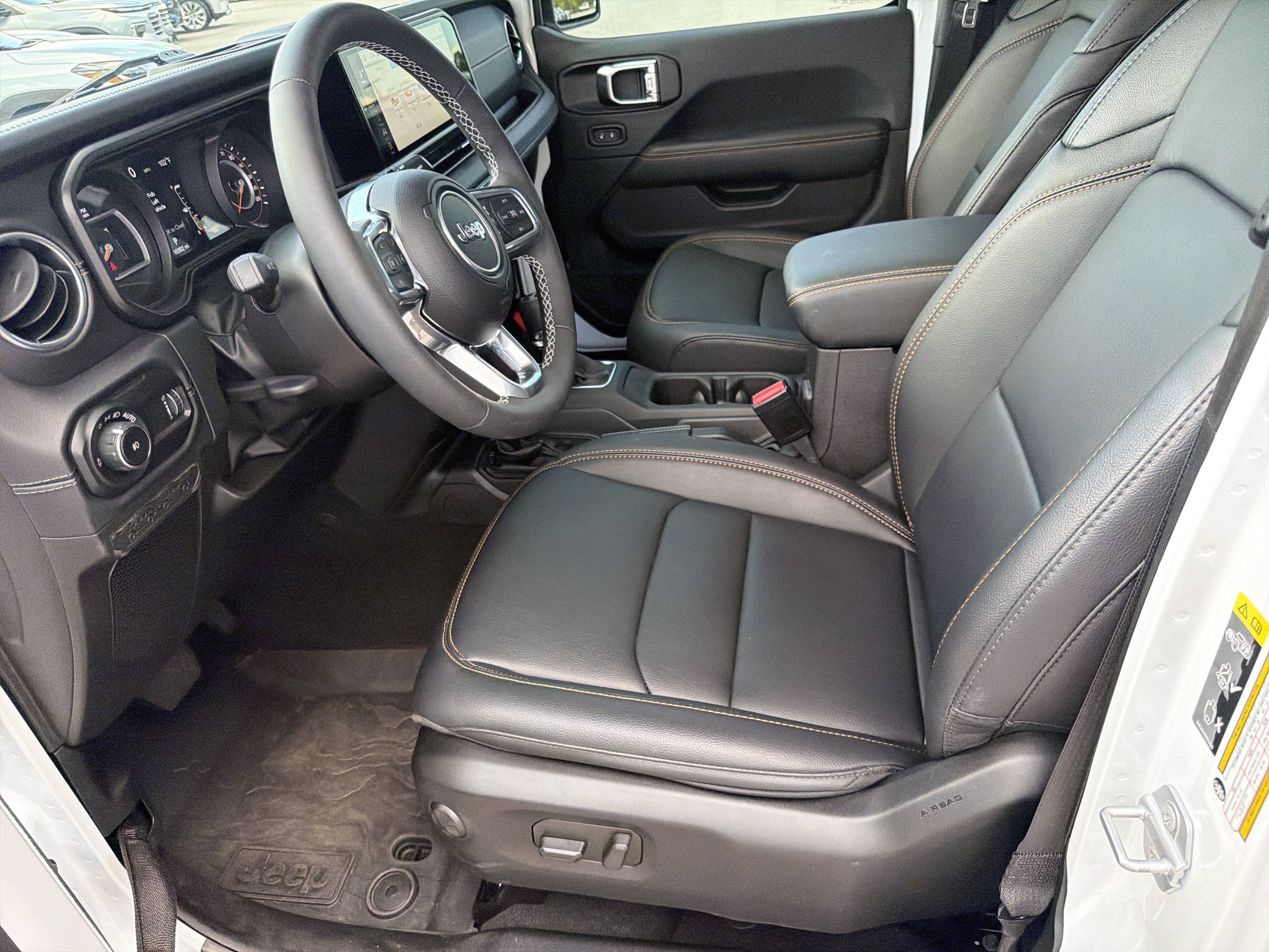 Used 2025 Jeep Wrangler Unlimited Sahara AWD/4WD image 18