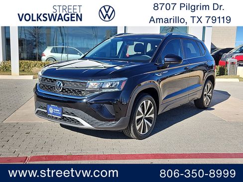 Certified 2022 Volkswagen Taos SE w/ Panoramic Sunroof Package image 1