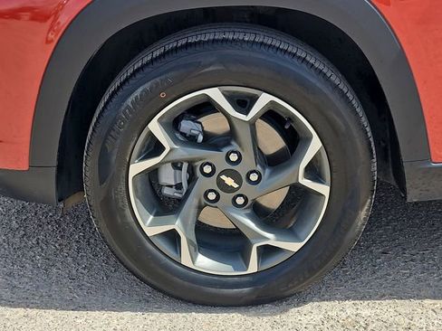 Used 2024 Chevrolet Trax LT w/ Sunroof Package image 9