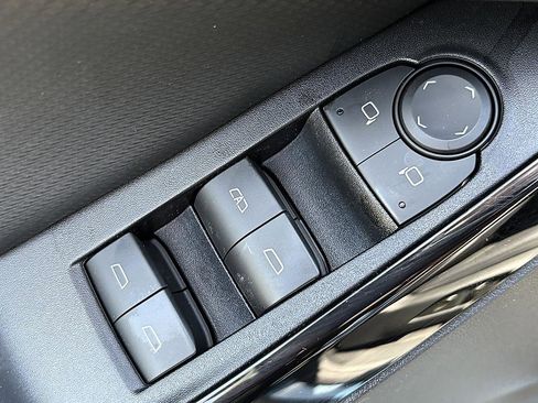 New 2026 Chevrolet Equinox LT w/ Convenience Package II FWD image 14