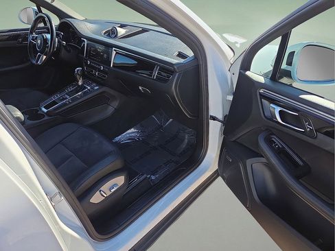 Used 2020 Porsche Macan image 11