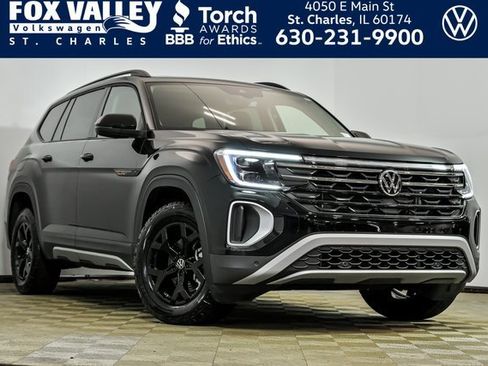 Certified 2025 Volkswagen Atlas Peak Edition SE image 1