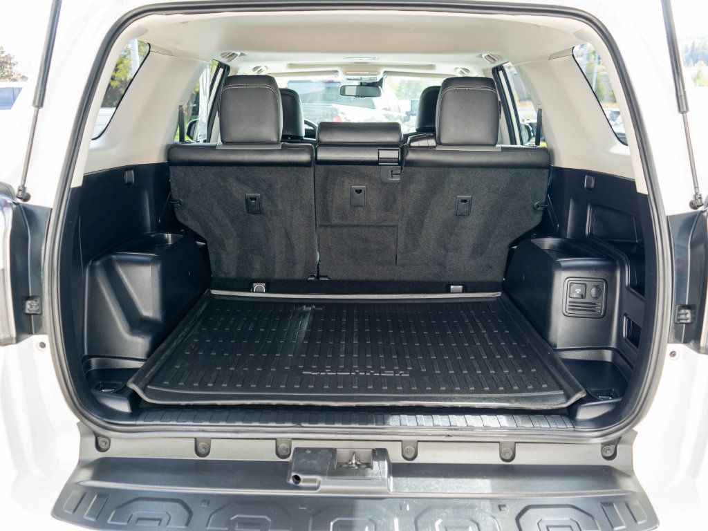 Used 2020 Toyota 4Runner SR5 Premium w/ Moonroof Package AWD/4WD image 33