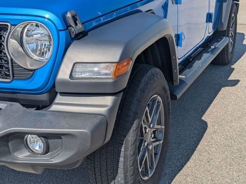 Used 2024 Jeep Wrangler Sport S image 9