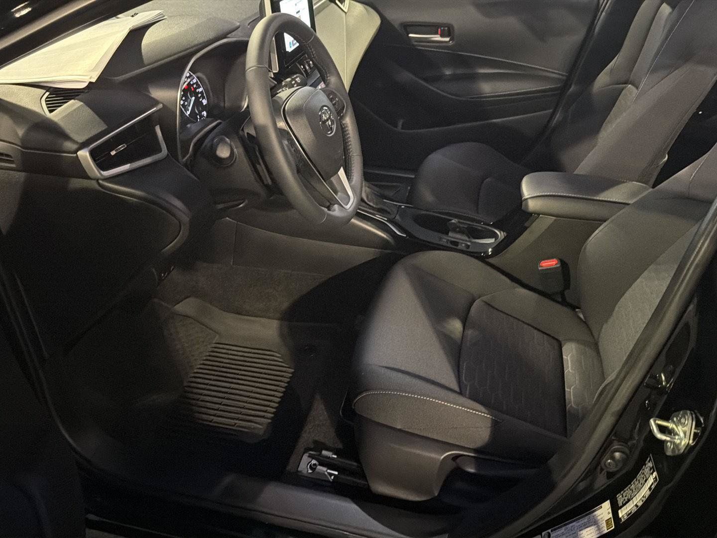 Certified 2025 Toyota Corolla SE w/ SE Package FWD image 10
