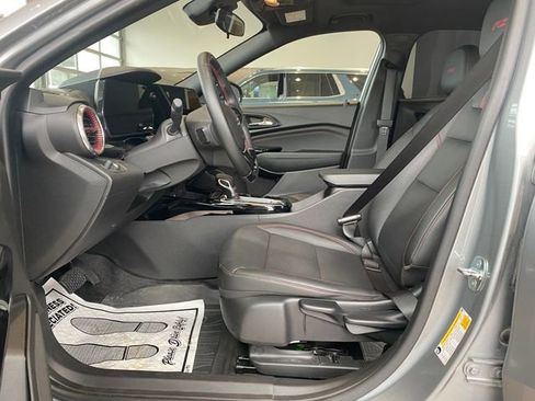 Used 2024 Chevrolet Trax RS w/ Sunroof Package image 13