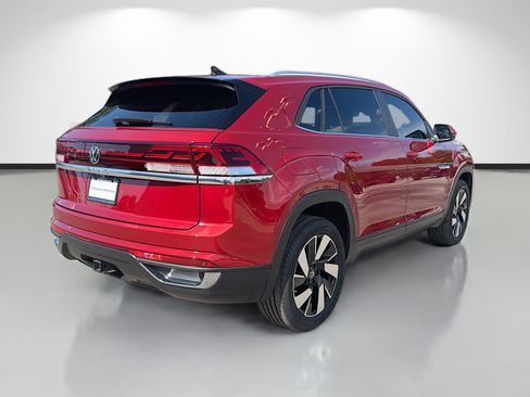 Used 2024 Volkswagen Atlas Cross Sport SE w/ Panoramic Sunroof Package FWD image 3