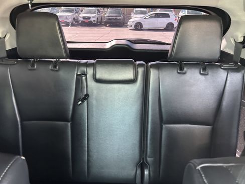 Used 2023 Toyota Highlander Platinum image 14