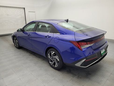 Used 2025 Hyundai Elantra SEL image 3