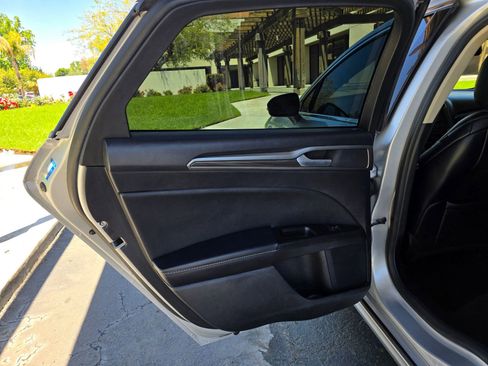 Used 2019 Ford Fusion SEL image 39