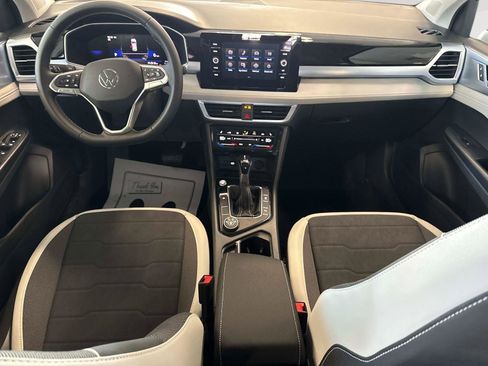 New 2026 Volkswagen Taos SE AWD/4WD image 16
