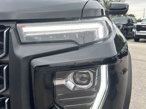 Used 2024 GMC Canyon AT4 w/ AT4 Premium Package AWD/4WD image 10