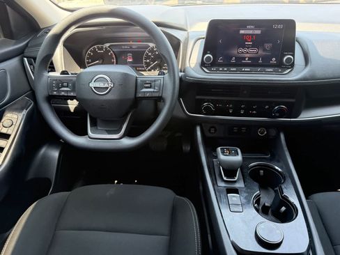 Used 2025 Nissan Rogue S AWD/4WD image 9