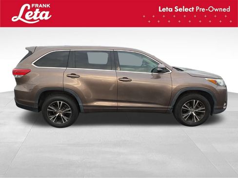 Used 2018 Toyota Highlander Plus image 13