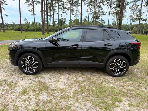 Used 2024 Chevrolet Trax RS w/ Driver Confidence Package FWD image 2