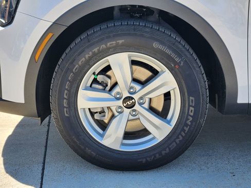 New 2026 Kia Sorento LX FWD image 8