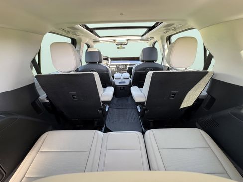 Used 2025 Lincoln Navigator Reserve image 26