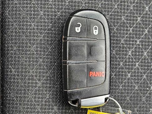 Used 2021 Jeep Grand Cherokee Laredo RWD image 35