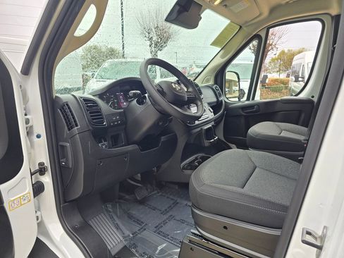 Used 2025 RAM ProMaster 2500 w/ Convenience Group image 27