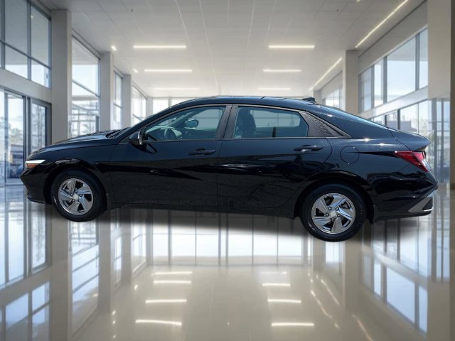 Certified 2024 Hyundai Elantra SE FWD image 2