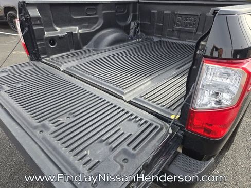 Used 2022 Nissan Titan SV image 14