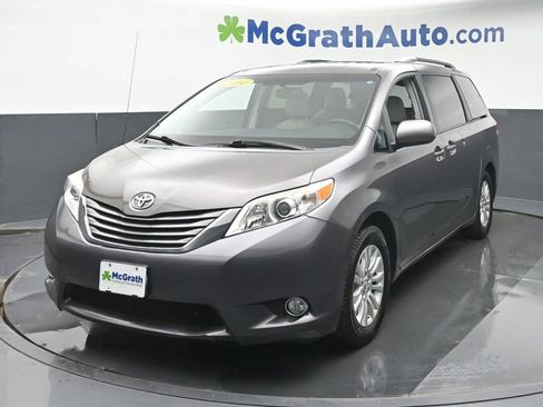 Used 2014 Toyota Sienna XLE image 21