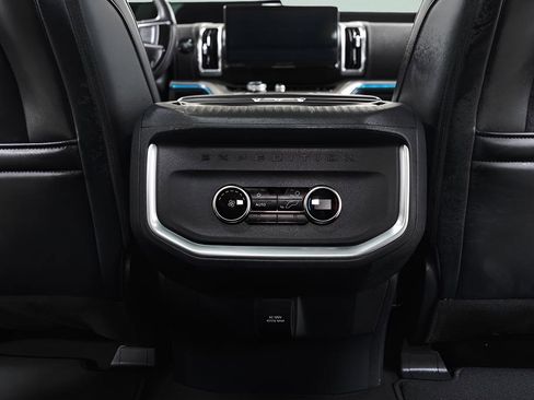Used 2025 Ford Expedition Max Platinum AWD/4WD image 35